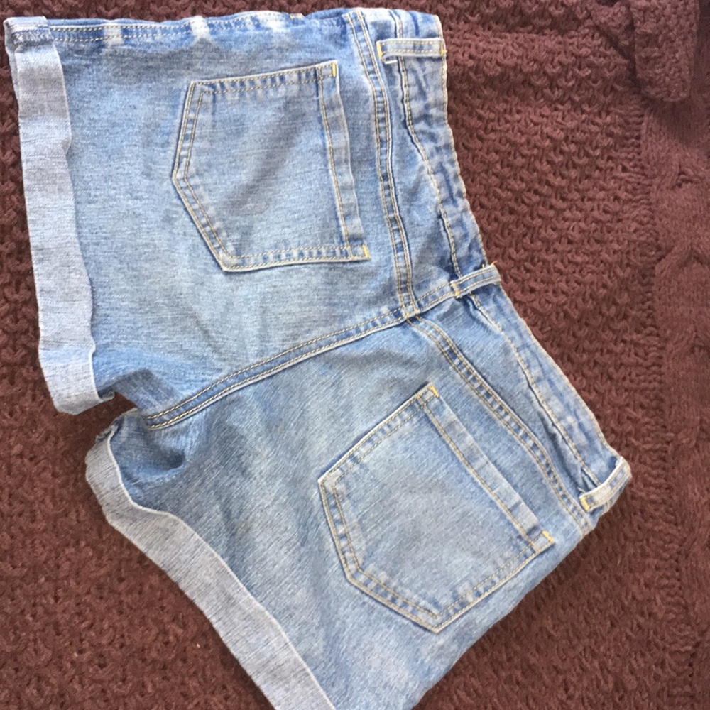Shorts - Picture 2 of 3